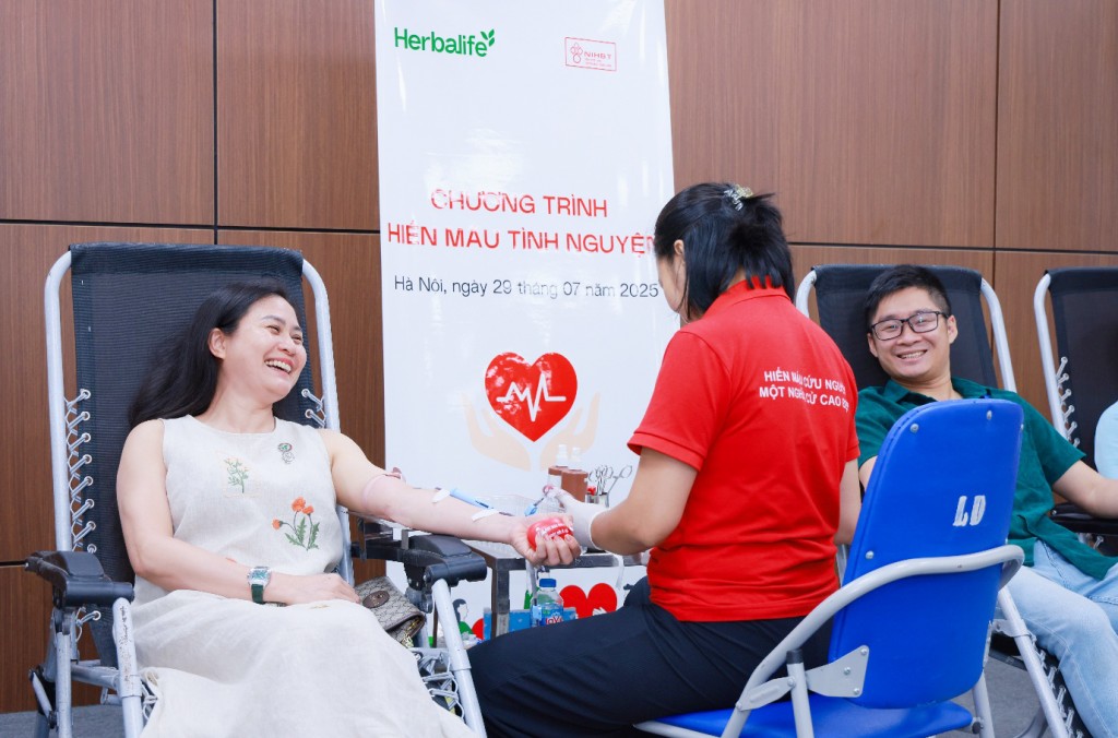 Herbalife Việt Nam được trao giải thưởng CSR của AmCham lần thứ 8 liên tiếp Herbalife Việt Nam được trao giải thưởng CSR của AmCham lần thứ 8 liên tiếp