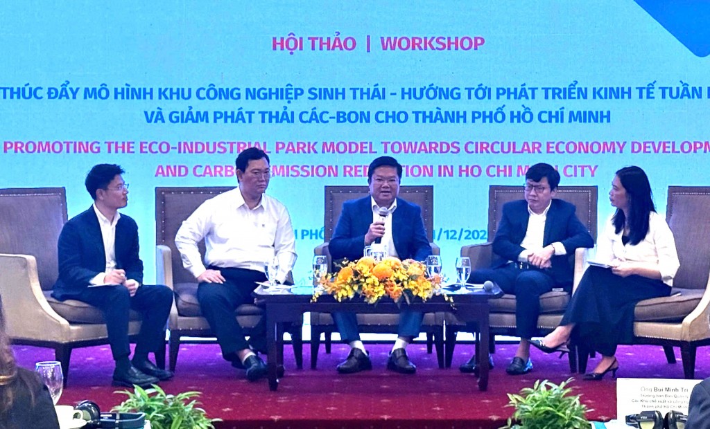 Các đại biều và chuyên gia trao đổi tại hội thảo Các đại biều và chuyên gia trao đổi tại hội thảo