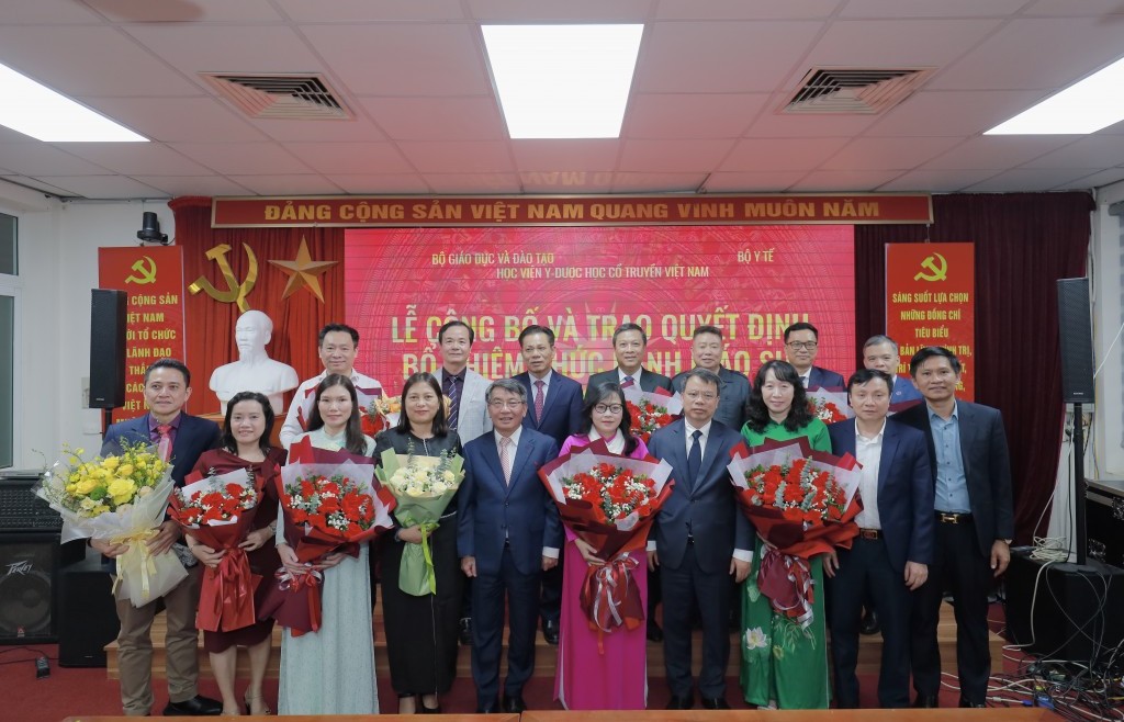 Trao quyết định bổ nhiệm chức danh Phó Giáo sư ngành Y