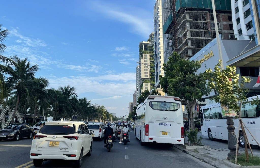 Đà Nẵng tăng cường quản lý và nâng cao chất lượng dịch vụ vận tải khách du lịch trên địa bàn thành phố (Ảnh Đ.Minh) Đà Nẵng tăng cường quản lý và nâng cao chất lượng dịch vụ vận tải khách du lịch trên địa bàn thành phố (Ảnh Đ.Minh)