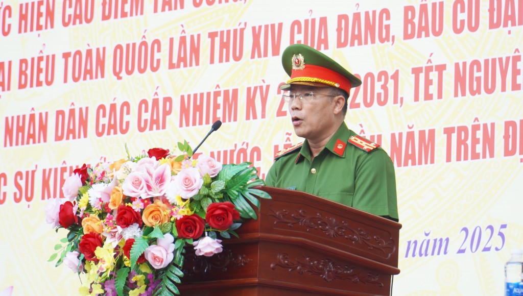 Đại tá Nguyễn Hà Lai, Phó Giám đốc Công an thành phố Đà Nẵng phát biểu tại Lễ ra quân (Ảnh: Văn Toàn) Đại tá Nguyễn Hà Lai, Phó Giám đốc Công an thành phố Đà Nẵng phát biểu tại Lễ ra quân (Ảnh: Văn Toàn)