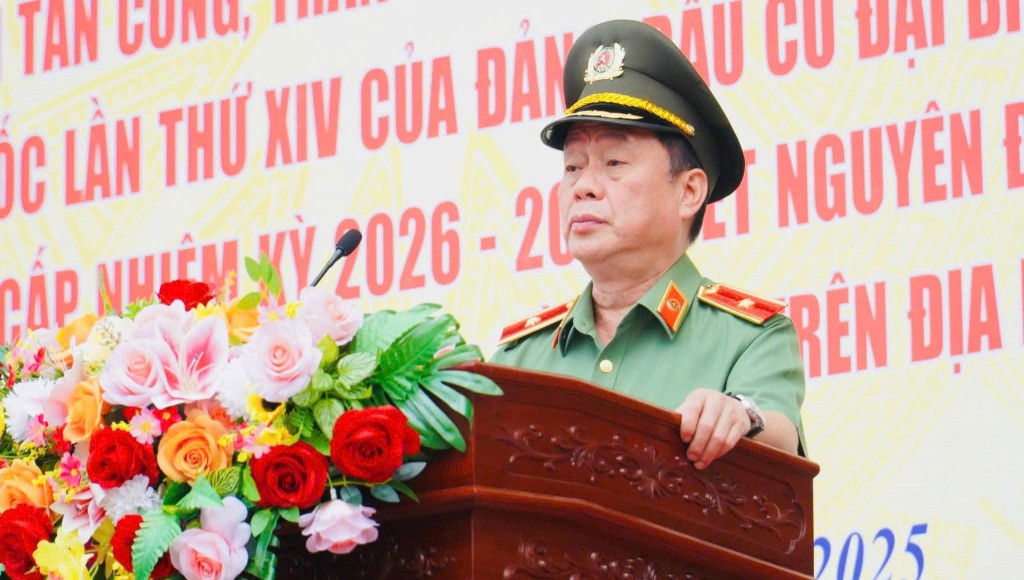 Đại tá Nguyễn Hà Lai, Phó Giám đốc Công an TP Đà Nẵng phát biểu tại lễ ra quân Đại tá Nguyễn Hà Lai, Phó Giám đốc Công an TP Đà Nẵng phát biểu tại lễ ra quân