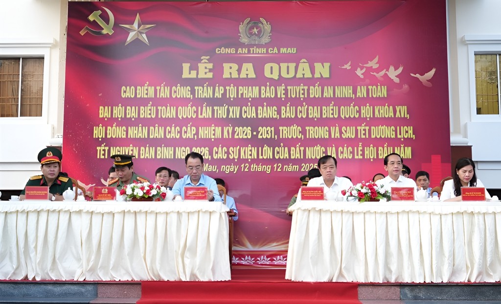 Buổi lễ có sự tham dự của Ủy viên dự khuyết Ban Chấp hành Trung ương Đảng, Phó Bí thư Thường trực Tỉnh ủy Huỳnh Quốc Việt; Phó Bí thư Tỉnh ủy, Chủ tịch UBND tỉnh Lữ Quang Ngời; Phó Bí thư Tỉnh ủy, Chủ tịch Ủy ban Mặt trận Tổ quốc Việt Nam tỉnh Hồ Thanh Thủy; Phó Chủ tịch Thường trực HĐND tỉnh Lê Thị Nhung cùng lãnh đạo các sở, ban, ngành và đông đảo cán bộ, chiến sĩ lực lượng vũ trang tỉnh. Buổi lễ có sự tham dự của Ủy viên dự khuyết Ban Chấp hành Trung ương Đảng, Phó Bí thư Thường trực Tỉnh ủy Huỳnh Quốc Việt; Phó Bí thư Tỉnh ủy, Chủ tịch UBND tỉnh Lữ Quang Ngời; Phó Bí thư Tỉnh ủy, Chủ tịch Ủy ban Mặt trận Tổ quốc Việt Nam tỉnh Hồ Thanh Thủy; Phó Chủ tịch Thường trực HĐND tỉnh Lê Thị Nhung cùng lãnh đạo các sở, ban, ngành và đông đảo cán bộ, chiến sĩ lực lượng vũ trang tỉnh.