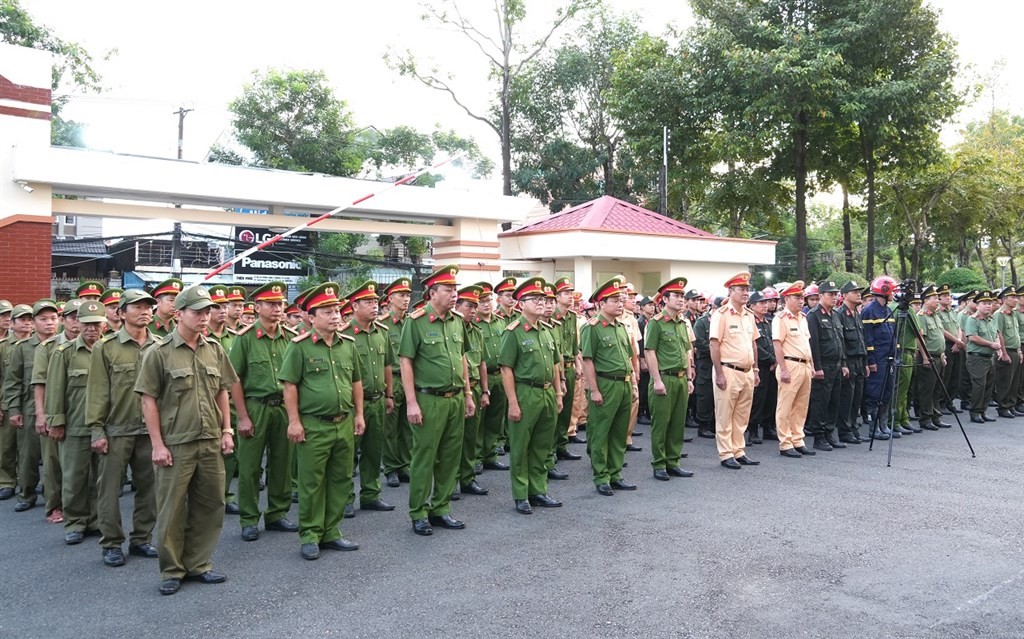 lực lượng vũ trang tỉnh đồng loạt tham gia lễ ra quân cao điểm nhằm bảo đảm an ninh, trật tự trên địa bàn. lực lượng vũ trang tỉnh đồng loạt tham gia lễ ra quân cao điểm nhằm bảo đảm an ninh, trật tự trên địa bàn.