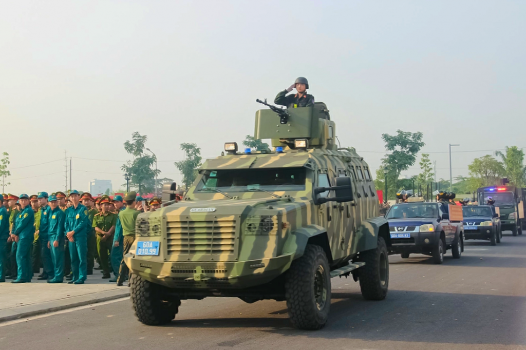 Ngay sau lễ ra quân, các đơn vị nghiệp vụ Công an tỉnh Đồng Nai tham gia diễu hành, biểu dương lực lượng qua các tuyến đường trọng điểm. Ảnh: Trần Danh Ngay sau lễ ra quân, các đơn vị nghiệp vụ Công an tỉnh Đồng Nai tham gia diễu hành, biểu dương lực lượng qua các tuyến đường trọng điểm. Ảnh: Trần Danh