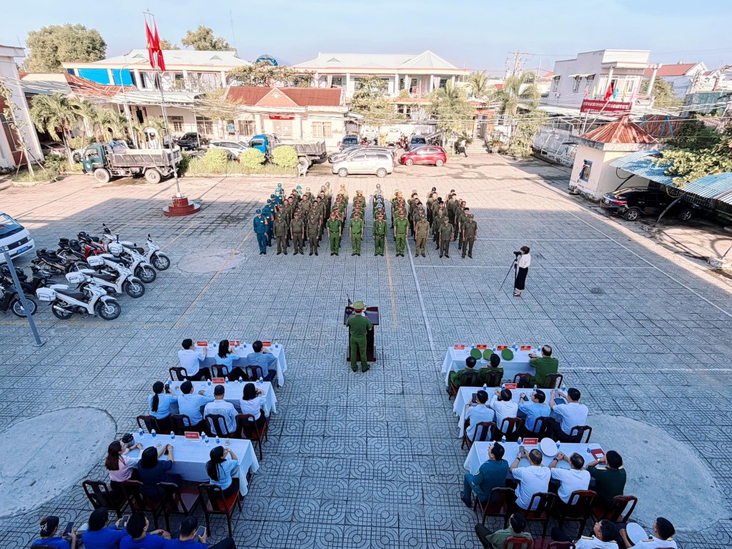 Là địa bàn giáp ranh TP.HCM, xã Đại Phước xác định đợt cao điểm là nhiệm vụ đặc biệt quan trọng nhằm tạo chuyển biến mạnh về ANTT, bảo đảm an toàn các sự kiện chính trị lớn và phục vụ nhân dân vui xuân, đón tết bình yên. Là địa bàn giáp ranh TP.HCM, xã Đại Phước xác định đợt cao điểm là nhiệm vụ đặc biệt quan trọng nhằm tạo chuyển biến mạnh về ANTT, bảo đảm an toàn các sự kiện chính trị lớn và phục vụ nhân dân vui xuân, đón tết bình yên.