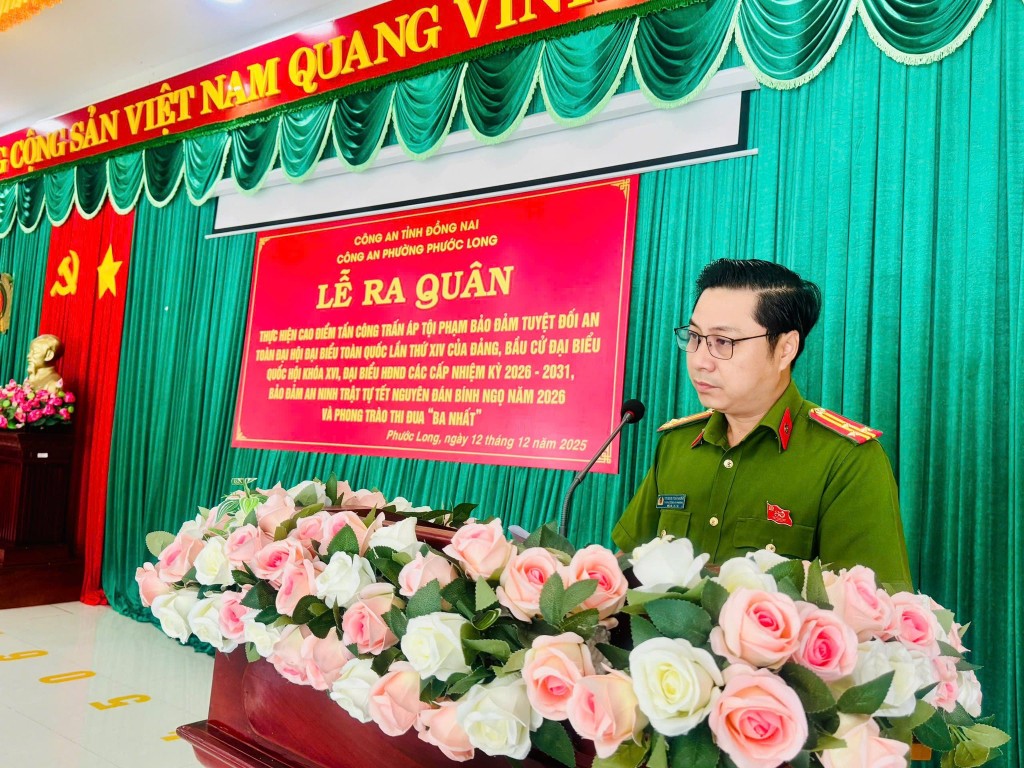Thượng tá Trương Tuấn Hùng, Trưởng Công an phường Phước Long phát biểu phát động Lễ ra quân. Thượng tá Trương Tuấn Hùng, Trưởng Công an phường Phước Long phát biểu phát động Lễ ra quân.