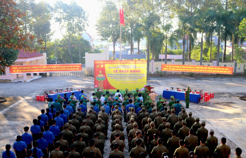 Công an phường Chơn Thành ra quân thực hiện cao điểm tấn công, trấn áp tội phạm, bảo đảm an toàn các sự kiện chính trị và ANTT dịp Tết Bính Ngọ 2026. Công an phường Chơn Thành ra quân thực hiện cao điểm tấn công, trấn áp tội phạm, bảo đảm an toàn các sự kiện chính trị và ANTT dịp Tết Bính Ngọ 2026.