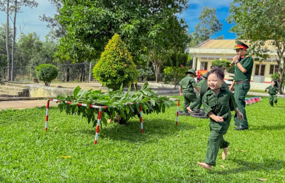 150 học sinh trải nghiệm làm chiến sĩ nhí tại xã Dầu Tiếng