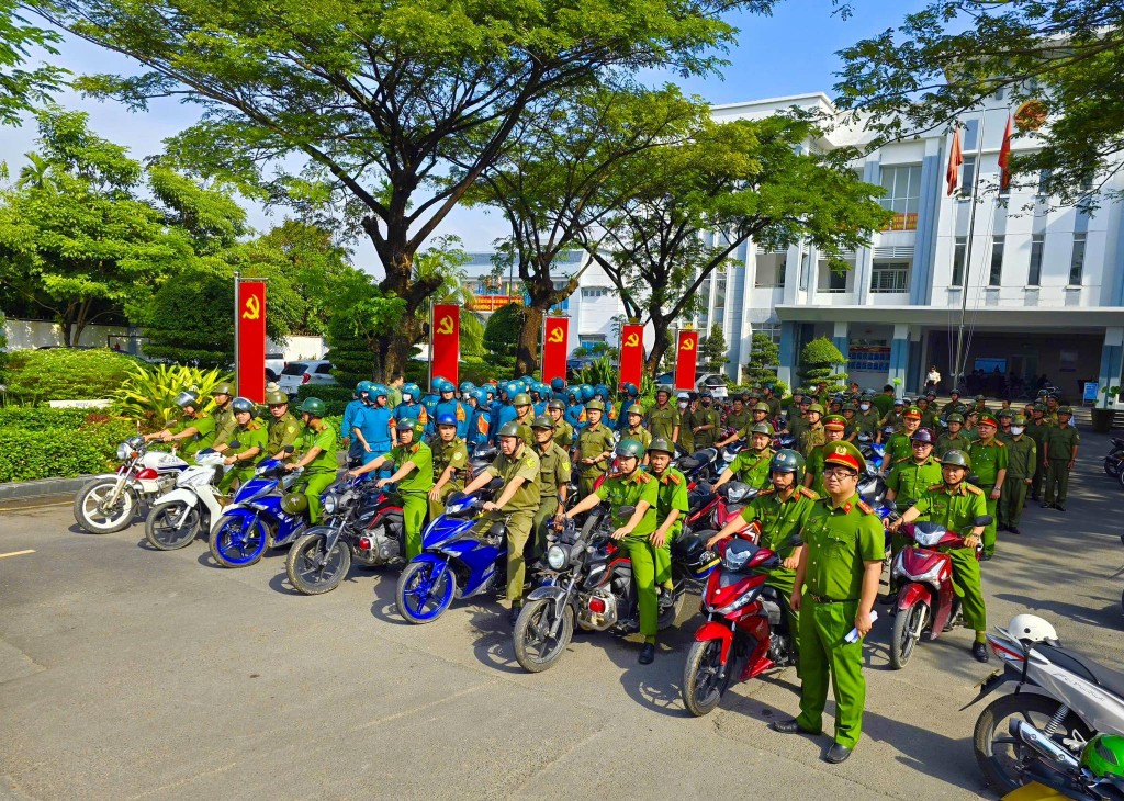 Các phường tại TP Hồ Chí Minh ra quân trấn áp tội phạm