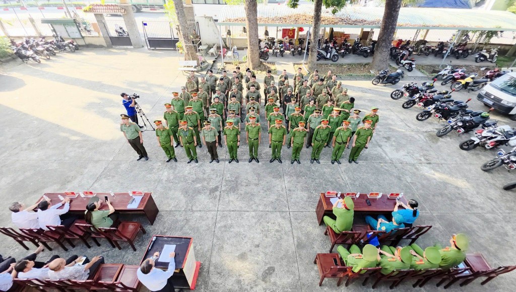 Các phường tại TP Hồ Chí Minh ra quân trấn áp tội phạm