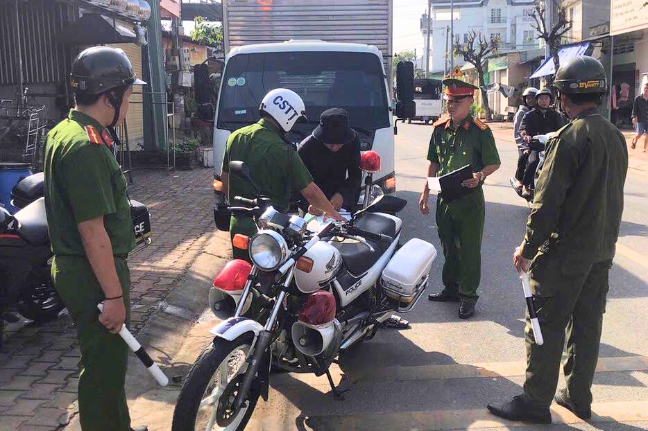 Các phường tại TP Hồ Chí Minh ra quân trấn áp tội phạm