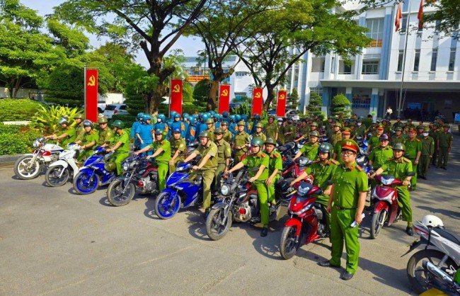 Sôi nổi không khí ra quân trấn áp tội phạm dịp cuối năm