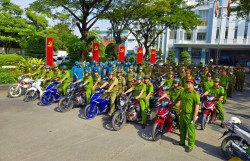 Sôi nổi không khí ra quân trấn áp tội phạm dịp cuối năm