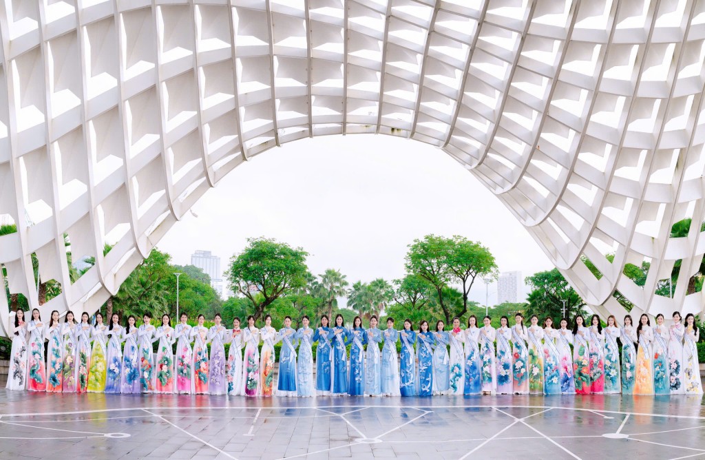 Top 44 Hoa hậu sinh viên Hoà bình Việt Nam 2025 có mặt tại Đà Nẵng để tham gia ghi hình truyền hình thực tế Top 44 Hoa hậu sinh viên Hoà bình Việt Nam 2025 có mặt tại Đà Nẵng để tham gia ghi hình truyền hình thực tế