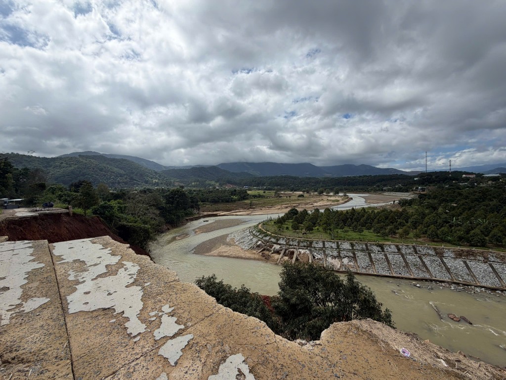 TP Hồ Chí Minh hỗ trợ Khánh Hòa xử lý các tuyến đường bị TP Hồ Chí Minh hỗ trợ Khánh Hòa xử lý các tuyến đường bị