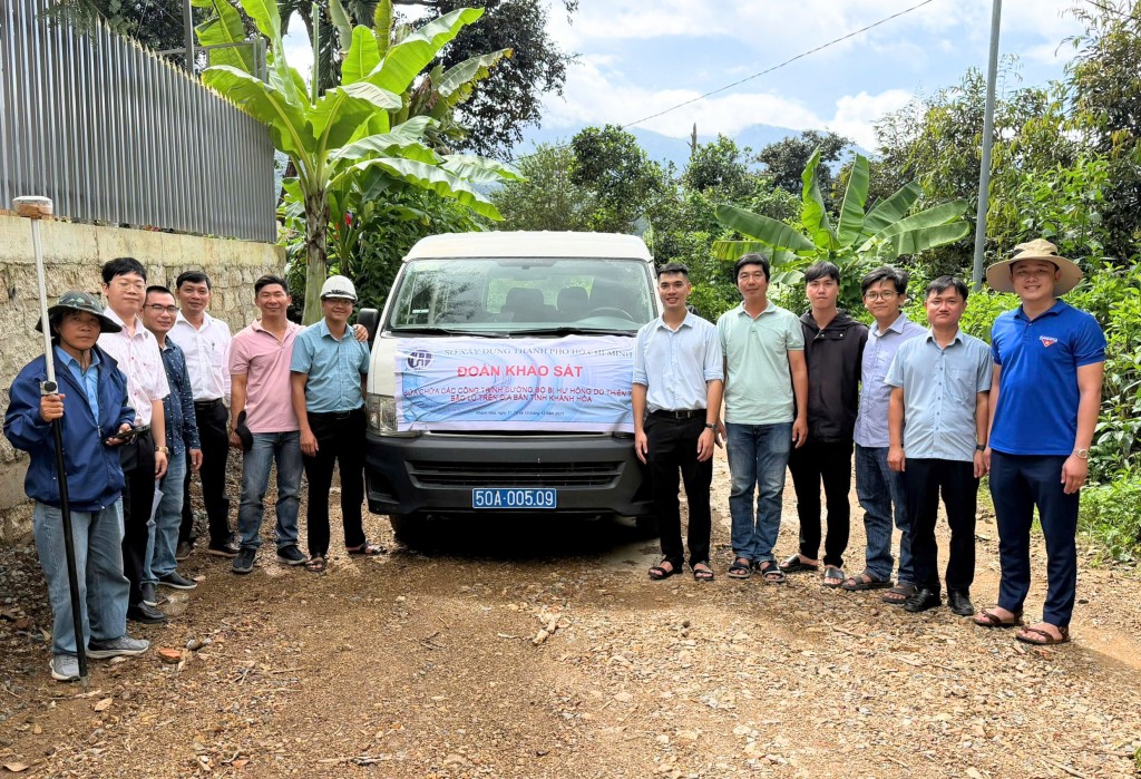 Đoàn công tác chụp ảnh lưu niệm Đoàn công tác chụp ảnh lưu niệm