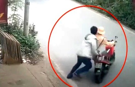 Kẻ đẩy CSGT vào đầu xe tải bị khởi tố tội danh Giết người