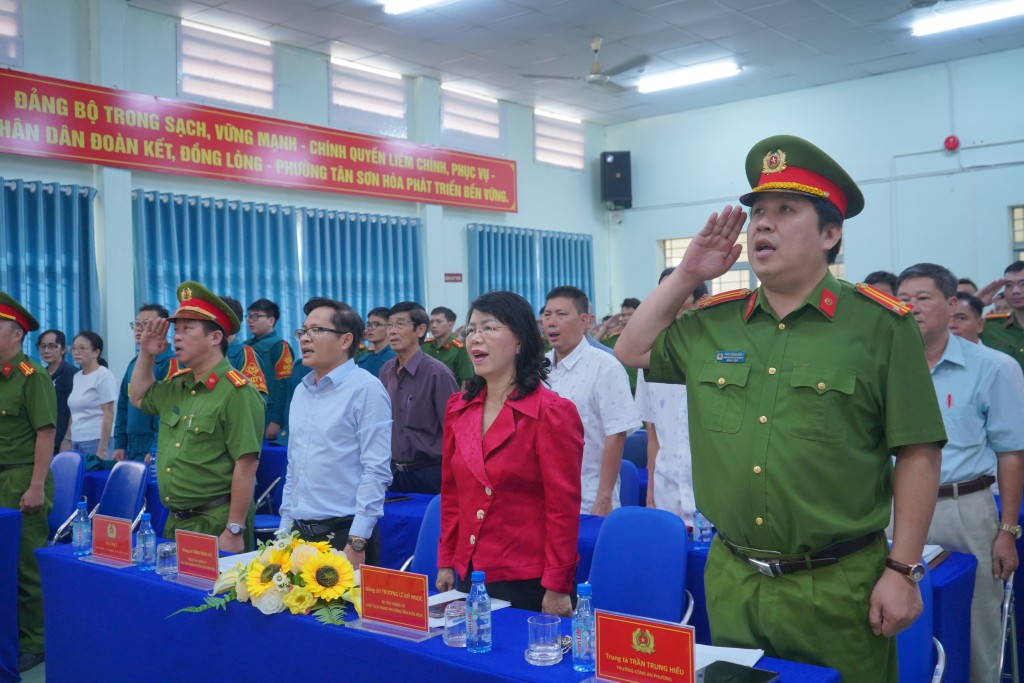 Công an phường Tân Sơn Hòa ra quân cao điểm trấn áp tội phạm Công an phường Tân Sơn Hòa ra quân cao điểm trấn áp tội phạm
