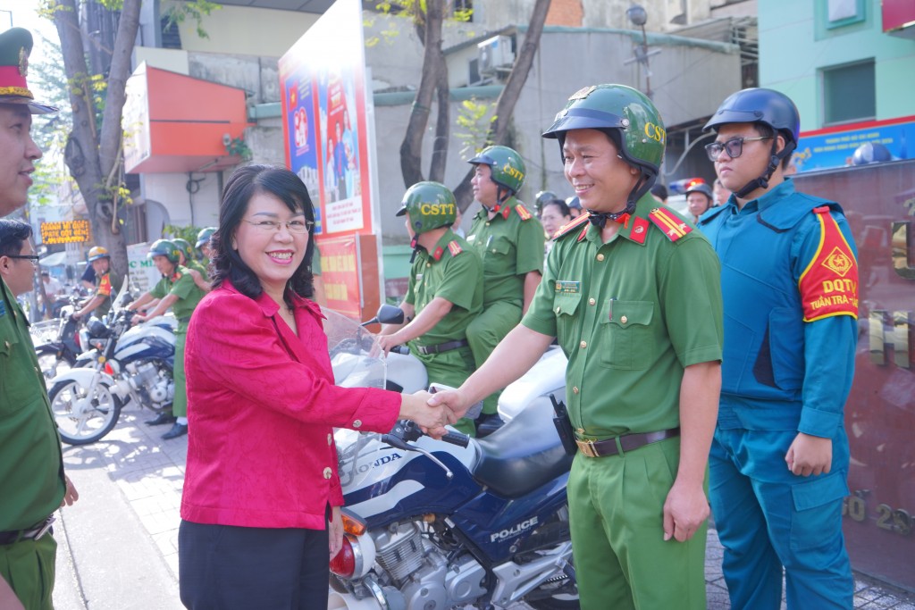 Công an phường Tân Sơn Hòa ra quân cao điểm trấn áp tội phạm Công an phường Tân Sơn Hòa ra quân cao điểm trấn áp tội phạm