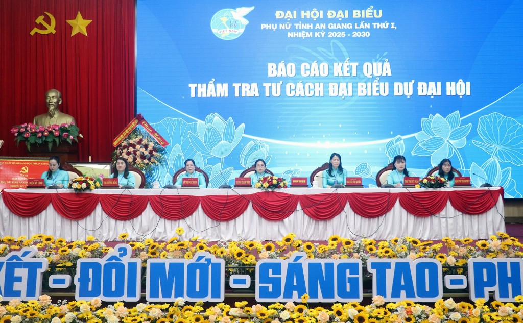 Đoàn chủ tịch điều hành đại hội