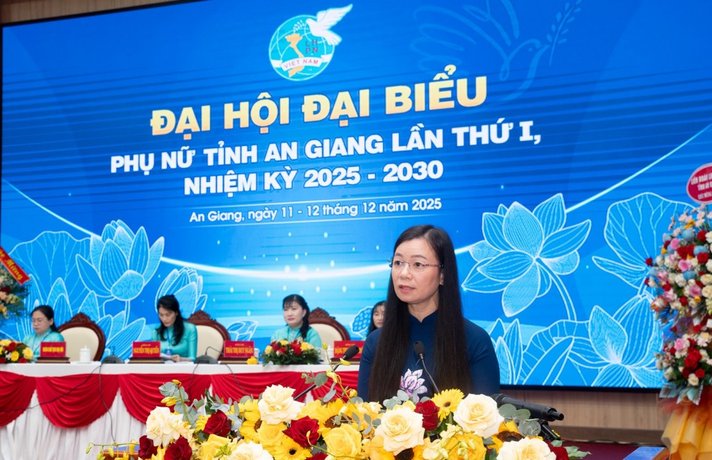 Phó Chủ tịch Hội Liên hiệp Phụ nữ Việt Nam Nguyễn Thị Thu Hiền phát biểu chỉ đạo đại hội (ảnh: AGO)