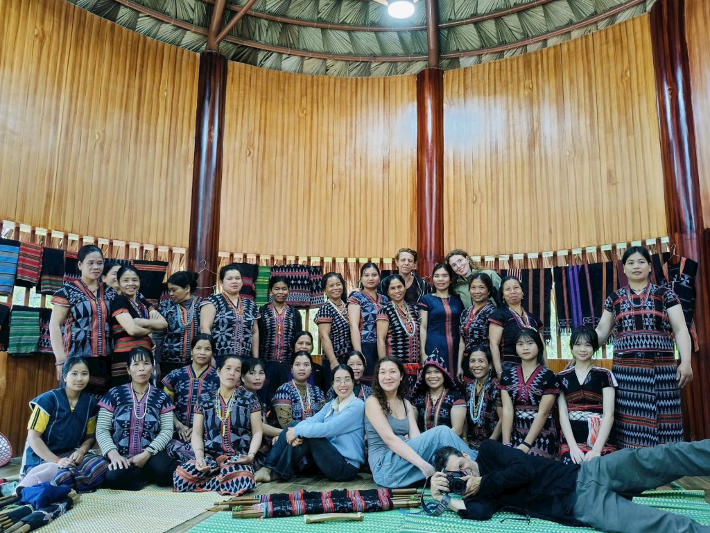 Sau hơn một thập kỷ, du lịch đã mang lại diện mạo mới cho Bhơ Hôồng - ngôi làng gần 700 nhân khẩu Sau hơn một thập kỷ, du lịch đã mang lại diện mạo mới cho Bhơ Hôồng - ngôi làng gần 700 nhân khẩu