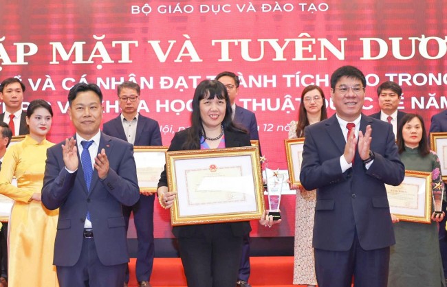 Gặp mặt, tuyên dương học sinh đoạt giải Olympic và khoa học kỹ thuật quốc tế