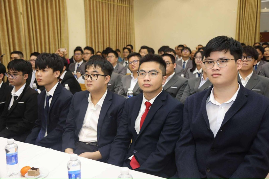 Các em học sinh tiêu biểu đạt thành tích xuất sắc trong