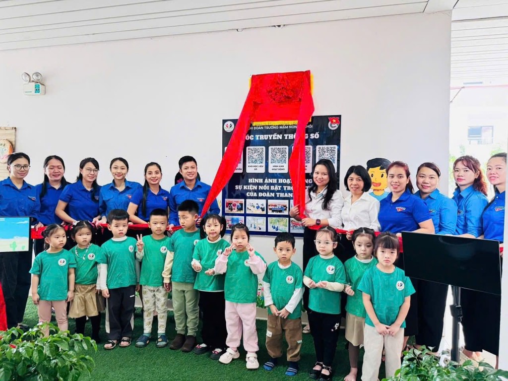 Lễ ra mắt mô hình “Góc truyền thông số – Bé cùng công nghệ” tại Trường Mầm non Cự Khối