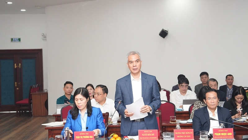 Bí thư Đảng uỷ, Chủ tịch HĐND phường Nghĩa Đô Nguyễn Hồng Sơn phát biểu tại buổi giám sát Bí thư Đảng uỷ, Chủ tịch HĐND phường Nghĩa Đô Nguyễn Hồng Sơn phát biểu tại buổi giám sát