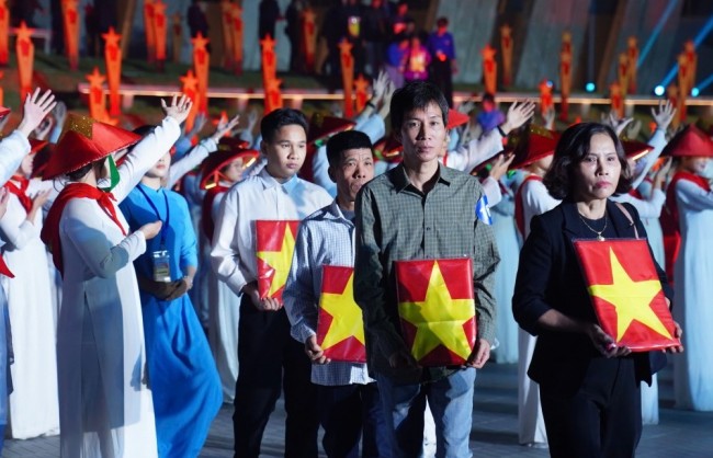 Đêm tri ân lắng đọng giữa lòng Hà Nội