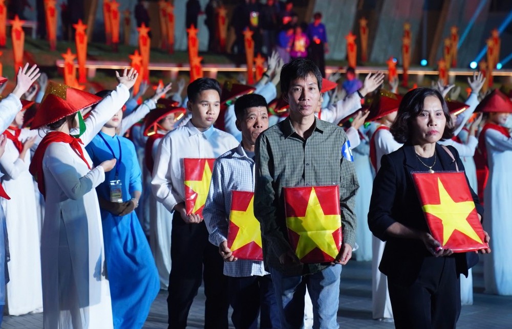 Đêm tri ân lắng đọng giữa lòng Hà Nội