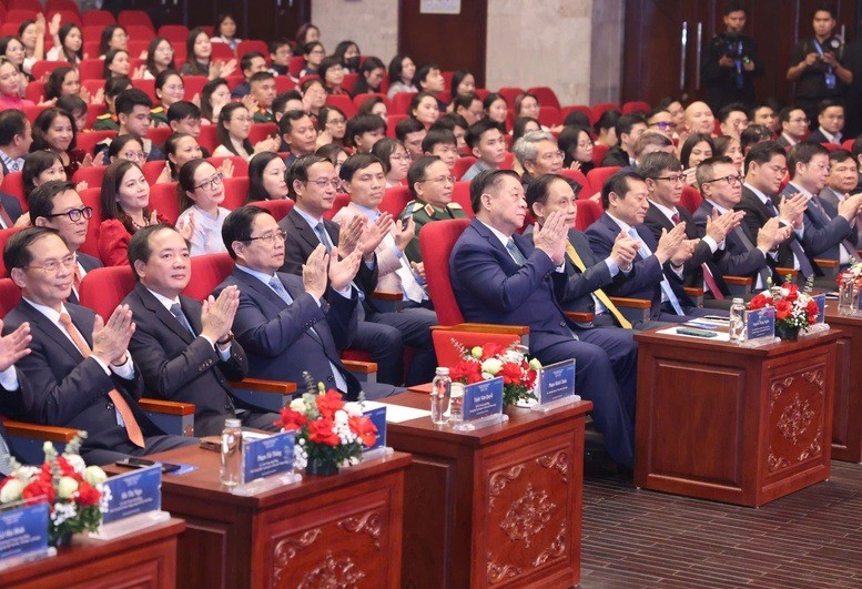 Thủ tướng Phạm Minh Chính và các đại biểu dự Lễ trao Giải thưởng toàn quốc về thông tin đối ngoại lần thứ XI năm 2025 - Ảnh: VGP/Nhật Bắc Thủ tướng Phạm Minh Chính và các đại biểu dự Lễ trao Giải thưởng toàn quốc về thông tin đối ngoại lần thứ XI năm 2025 - Ảnh: VGP/Nhật Bắc