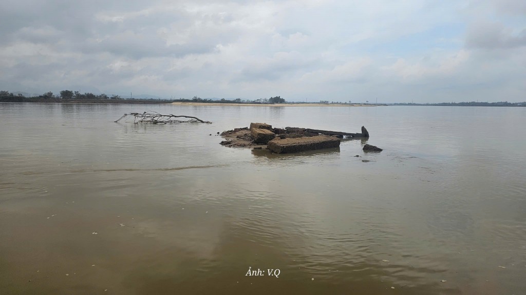 Sạt lở đi qua, xác xơ ở lại vùng phù sa Nhị Dinh Sạt lở đi qua, xác xơ ở lại vùng phù sa Nhị Dinh