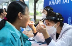 “Sống khỏe mỗi ngày” mang phòng khám sức khỏe miễn phí đến Hà Nội