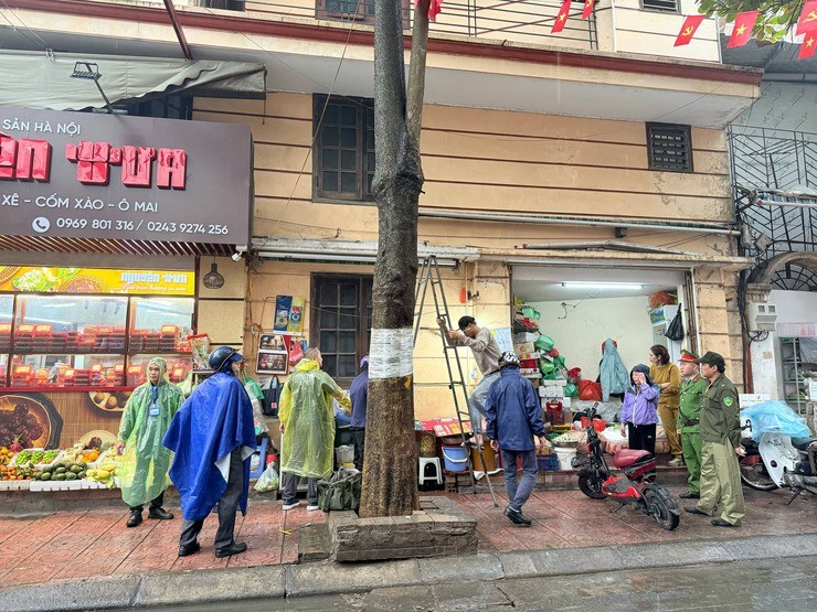 Ba Đình siết chặt quản lý, công khai xử phạt hàng loạt vi phạm Ba Đình siết chặt quản lý, công khai xử phạt hàng loạt vi phạm