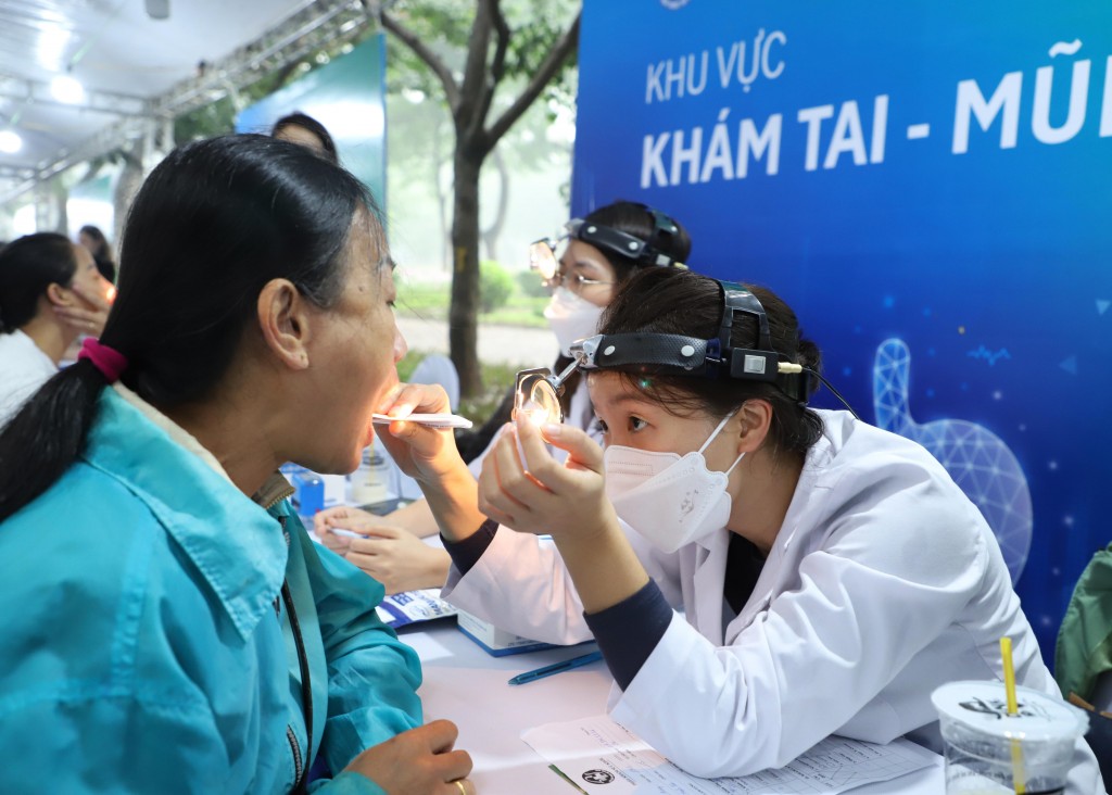 “Sống khỏe mỗi ngày” mang phòng khám sức khỏe miễn phí đến Hà Nội “Sống khỏe mỗi ngày” mang phòng khám sức khỏe miễn phí đến Hà Nội