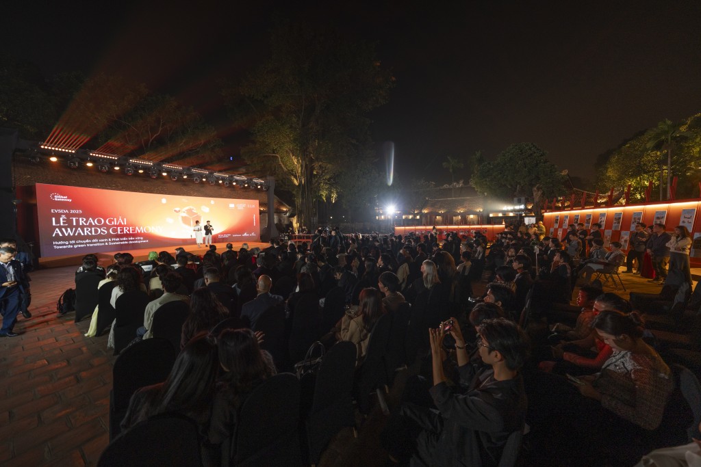 Buổi lễ quy tụ đông đảo cộng đồng các nhà thiết kế theo đuổi tư duy bền vững Buổi lễ quy tụ đông đảo cộng đồng các nhà thiết kế theo đuổi tư duy bền vững