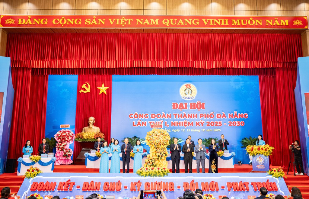 Lãnh đạo thành phố Đà Nẵng chúc mừng đại hội Lãnh đạo thành phố Đà Nẵng chúc mừng đại hội
