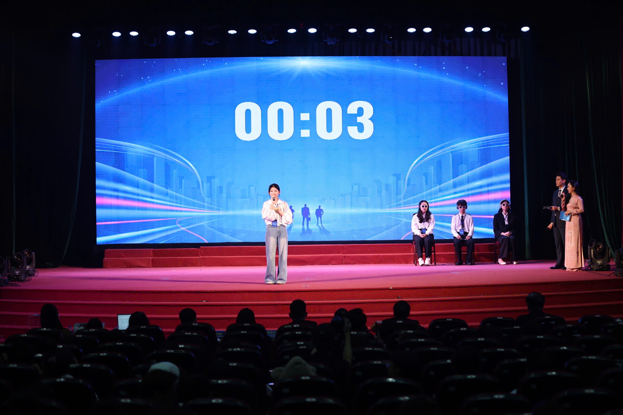 Các đội thi thể hiện sự hiểu biết về Thủ đô Hà Nội qua các phần thi trong vòng chung khảo. (Ảnh: Thanh Tùng) Các đội thi thể hiện sự hiểu biết về Thủ đô Hà Nội qua các phần thi trong vòng chung khảo. (Ảnh: Thanh Tùng)