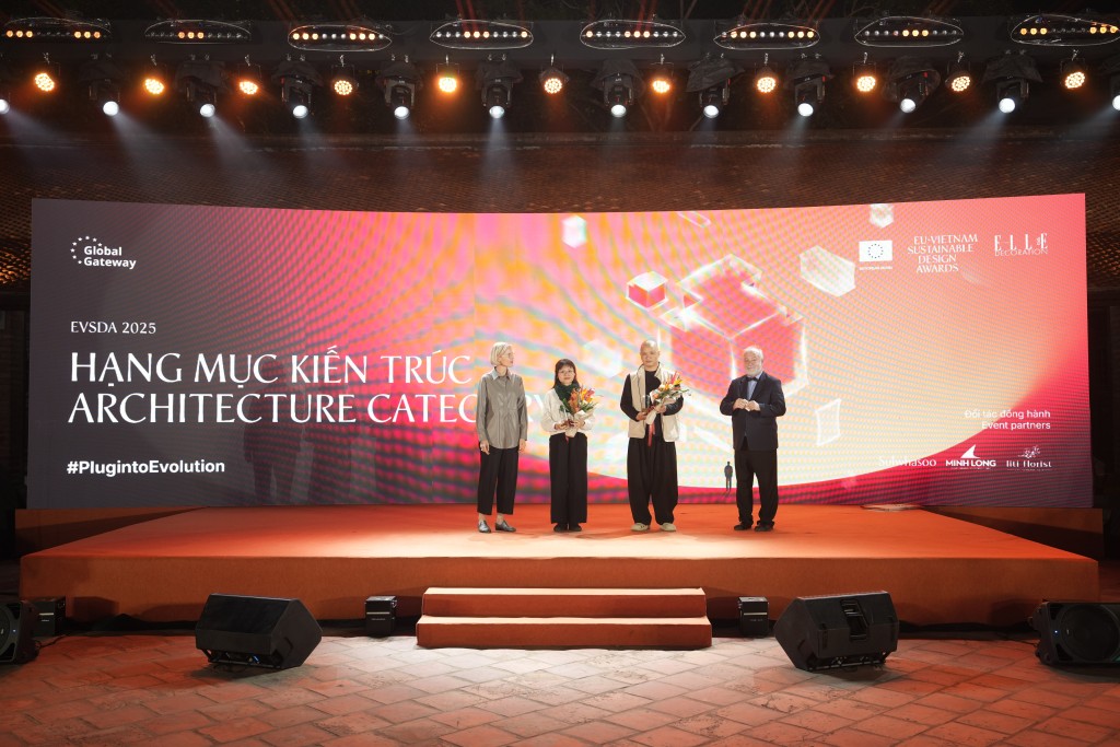 Ban Tổ chức trao Giải Đặc biệt Ban Tổ chức trao Giải Đặc biệt