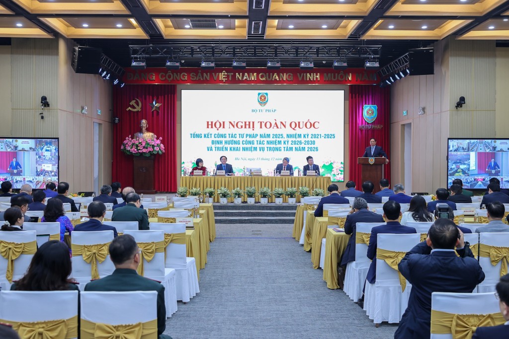 Thủ tướng mong muốn và tin tưởng rằng, toàn thể cán bộ, công chức, viên chức, người lao động của Bộ, ngành Tư pháp sẽ tiếp tục phát huy tinh thần đoàn kết, nỗ lực với quyết tâm chính trị cao nhất, chung sức, đồng lòng, hoàn thành xuất sắc mọi nhiệm vụ mà Đảng, Nhà nước và Nhân dân tin tưởng giao phó - Ảnh: VGP/Nhật Bắc Thủ tướng mong muốn và tin tưởng rằng, toàn thể cán bộ, công chức, viên chức, người lao động của Bộ, ngành Tư pháp sẽ tiếp tục phát huy tinh thần đoàn kết, nỗ lực với quyết tâm chính trị cao nhất, chung sức, đồng lòng, hoàn thành xuất sắc mọi nhiệm vụ mà Đảng, Nhà nước và Nhân dân tin tưởng giao phó - Ảnh: VGP/Nhật Bắc