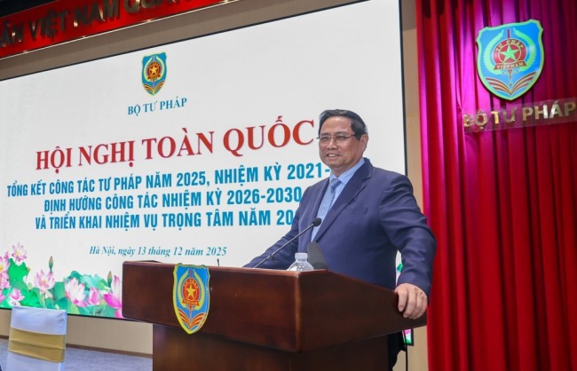 Chuyển từ "quản lý bằng pháp luật" sang "kiến tạo thể chế phát triển"