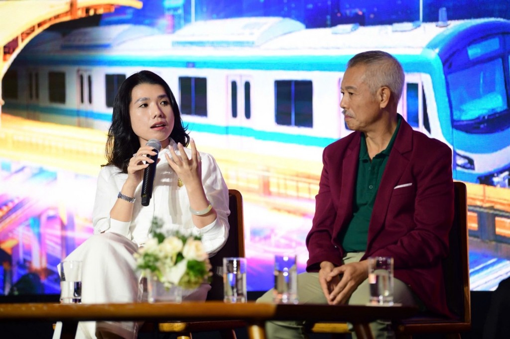 Bà Thi Anh Đào, Giám đốc Khối Marketing Masterise Group (trái) tại hội thảo “Kinh tế Lifestyle - Động lực tăng trưởng mới của TP.HCM” do báo Tuổi Trẻ phối hợp cùng Sở Công thương TP.HCM tổ chức, với sự đồng hành của Công ty CP Vàng bạc Đá quý Phú Nhuận (PNJ) và Nhà phát triển Bất động sản hàng hiệu đẳng cấp quốc tế  Masterise Homes - Ảnh: QUANG ĐỊNH