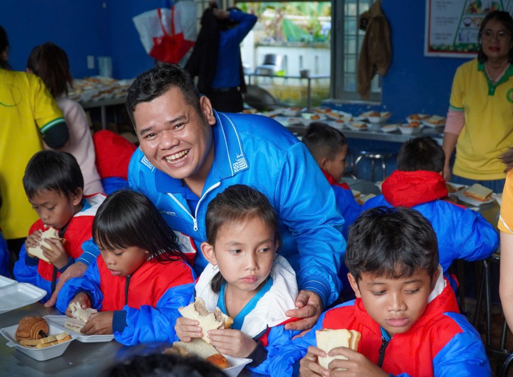 Hỗ trợ 200 suất “Bữa ăn cho em”