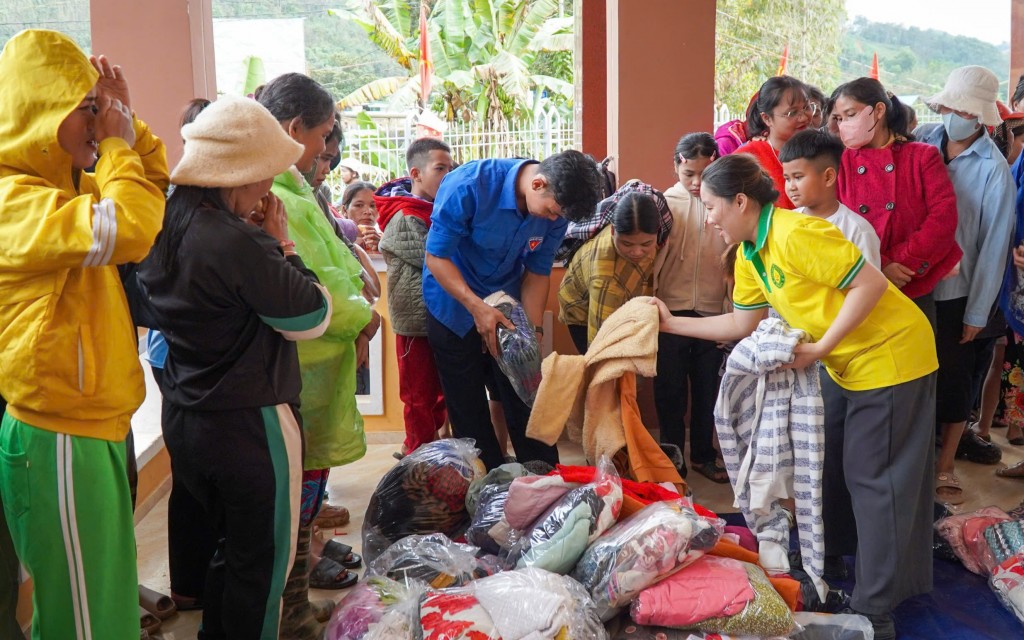 Siêu thị 0 đồng hỗ trợ bà con Nhân dân 