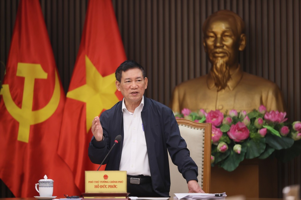 Phó Thủ tướng Hồ Đức Phớc chủ trì cuộc họp về dự thảo Nghị định cơ cấu lại vốn nhà nước tại doanh nghiệp và dự thảo Nghị định giám sát, kiểm tra, đánh giá, xếp loại, báo cáo và công khai thông tin trong quản lý và đầu tư vốn nhà nước tại doanh nghiệp - Ảnh: VGP/Trần Mạnh Phó Thủ tướng Hồ Đức Phớc chủ trì cuộc họp về dự thảo Nghị định cơ cấu lại vốn nhà nước tại doanh nghiệp và dự thảo Nghị định giám sát, kiểm tra, đánh giá, xếp loại, báo cáo và công khai thông tin trong quản lý và đầu tư vốn nhà nước tại doanh nghiệp - Ảnh: VGP/Trần Mạnh