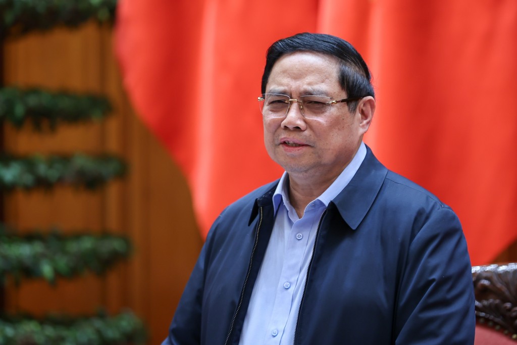 Thủ tướng cũng biểu dương các bộ ngành, địa phương, cơ quan đã nỗ lực, triển khai rất tích cực Chậm nhất tới 31/12 phải khôi phục nhà ở an toàn cho 12 hộ dân tại Khe Sanh (Quảng Trị)