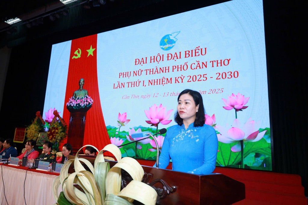 Nguyễn Thị Tuyến, Ủy viên Trung ương Đảng, Phó Chủ tịch Ủy ban Trung ương MTTQ Việt Nam, Chủ tịch Hội LHPN Việt Nam phát biểu chỉ đạo tại Đại hội.